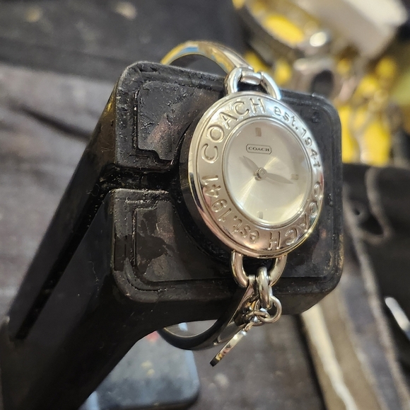 BEAUTIFUL VINTAGE COACH Phoebe BRACLET WATCH - Picture 7 of 8